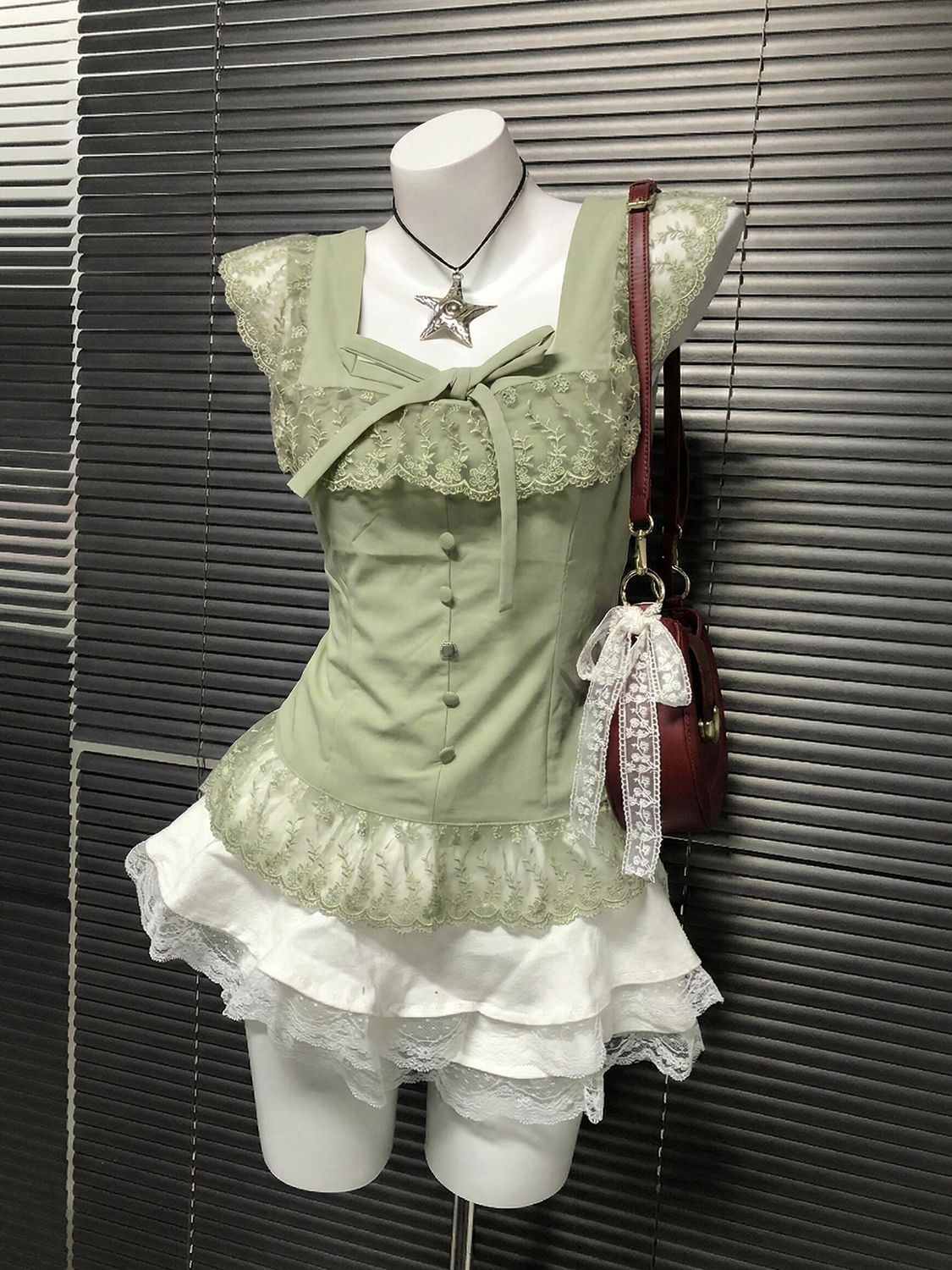 Vintage Fashion Retro Outfit - ชุดแฟชั่นย้อนยุค Y2K สำหรับผู้หญิง ชุดเดรสลูกไม้สองชิ้นแบบวินเทจ เสื้อคลุมแขนกุด ชุดเดรสสั้น