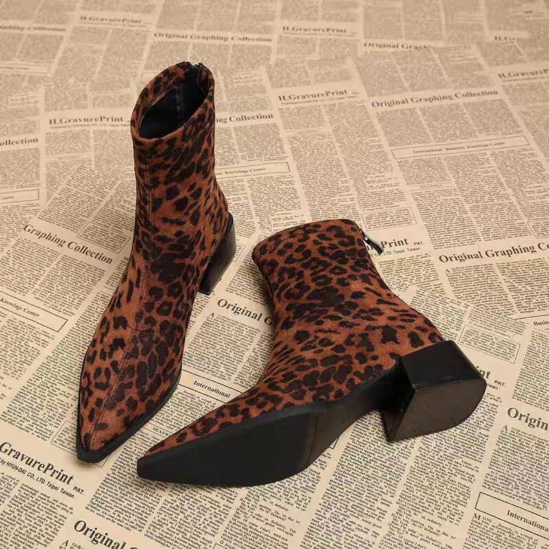 Vintage Fashion Female - รองเท้าบูทส้นเตี้ยผู้หญิงสไตล์โมเดิร์น หัวแหลม แฟชั่นสำหรับงานปาร์ตี้ รองเท้าสั้นทรงสลิมสไตล์วินเทจ