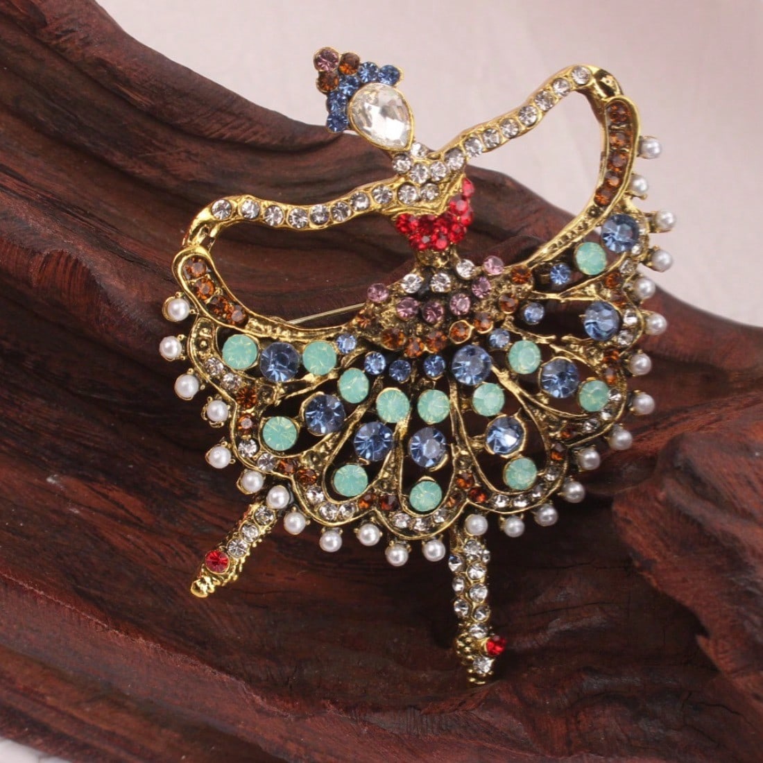 Vintage Fashion Enthusiasts - เข็มกลัดนักเต้นบัลเลต์โทนสีทองวินเทจ - ประดับด้วยคริสตัล, สไตล์อาร์ตเดโค, สำหรับผู้ที่ชื่นชอบการเต้นรำและคนรักเครื่องประดับสไตล์เรโทร, ของขวัญที่เหมาะอย่างยิ่ง