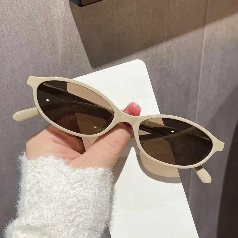 แว่นกันแดดทรงแคทอายสไตล์เรโทรส - Vintage Fashion Images บทวิจารณ์และราคา
