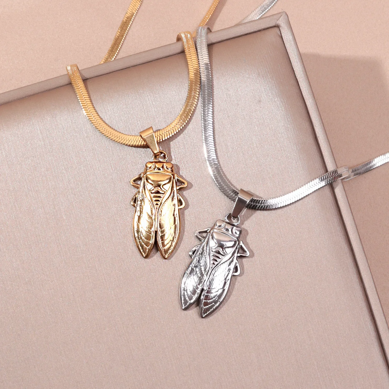 สร้อยคอโซ่ใบใหญ่ทำจากสแตนเลสโบ - Vintage Fashion Bug บทวิจารณ์และราคา