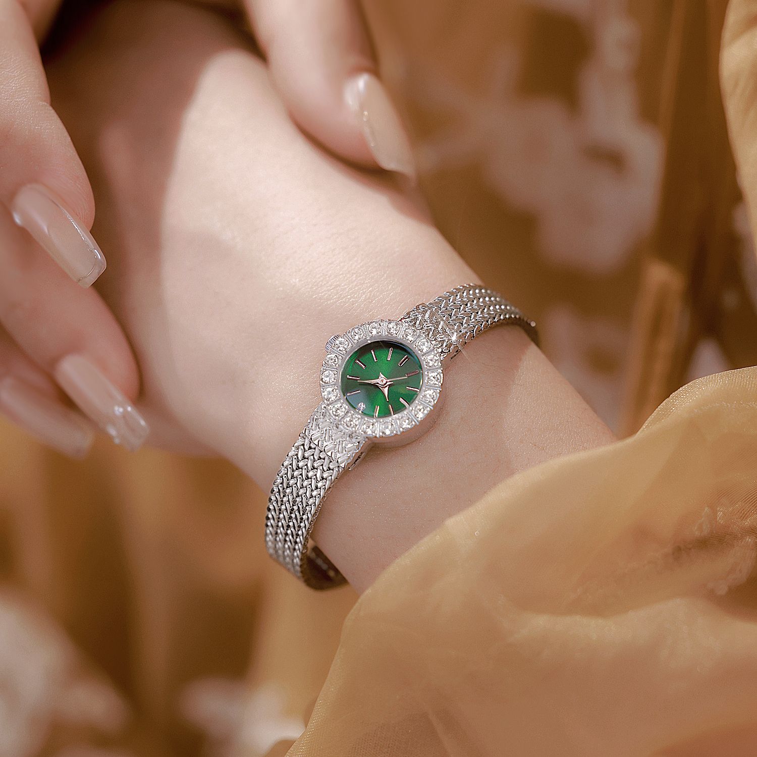 นาฬิกาข้อมือสตรีวินเทจอารมณ์หร - Vintage Fashion Watches บทวิจารณ์และราคา