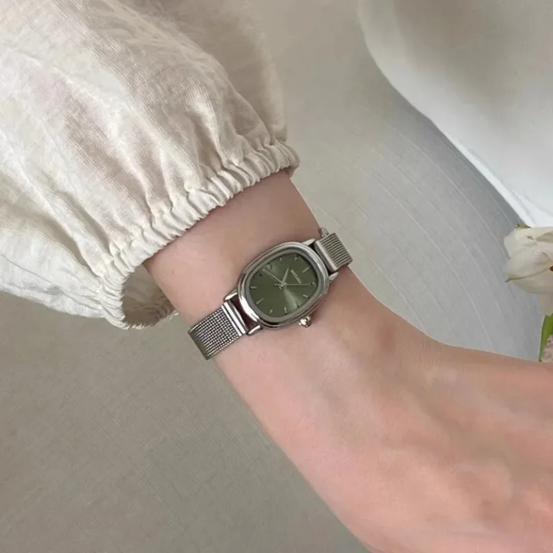 รูปไข่ขนาดเล็ก Dial สีเขียวนาฬ - Vintage Fashion Watches บทวิจารณ์และราคา