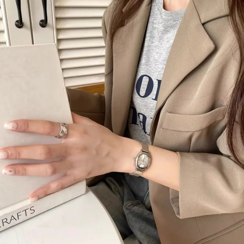 รูปไข่ขนาดเล็ก Dial สีเขียวนาฬ - Vintage Fashion Watches บทวิจารณ์และราคา
