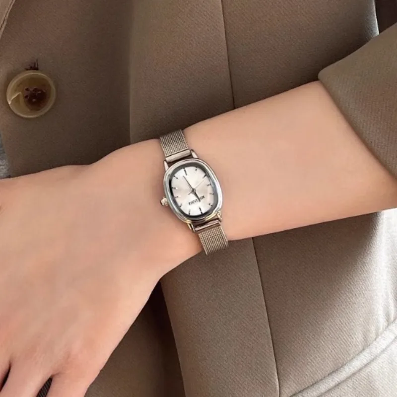 รูปไข่ขนาดเล็ก Dial สีเขียวนาฬ - Vintage Fashion Watches บทวิจารณ์และราคา