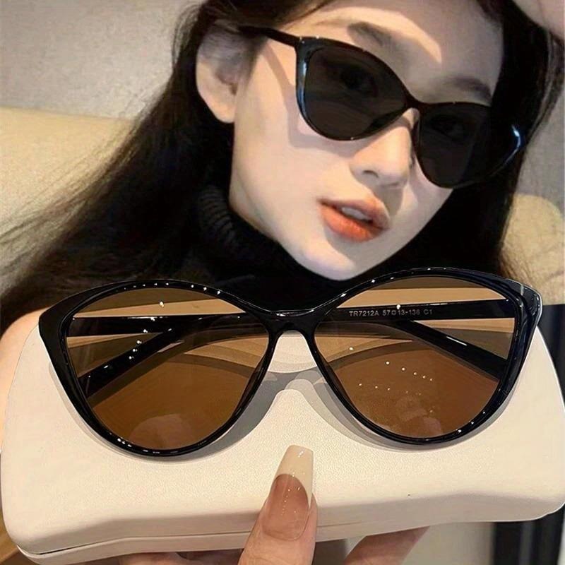 แว่นกันแดดทรงแคทอายสไตล์เรโทร  - Vintage Fashion Images บทวิจารณ์และราคา